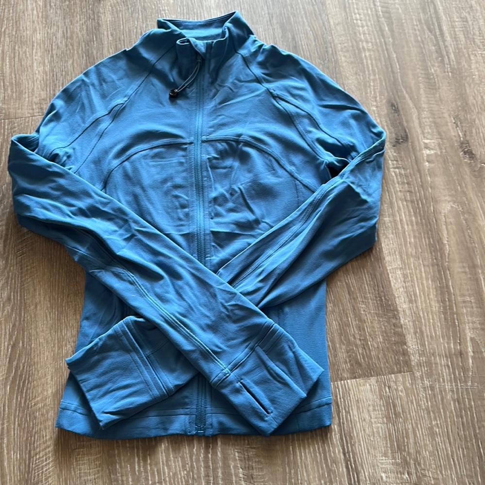 Lululemon size 2 cropped define jacket